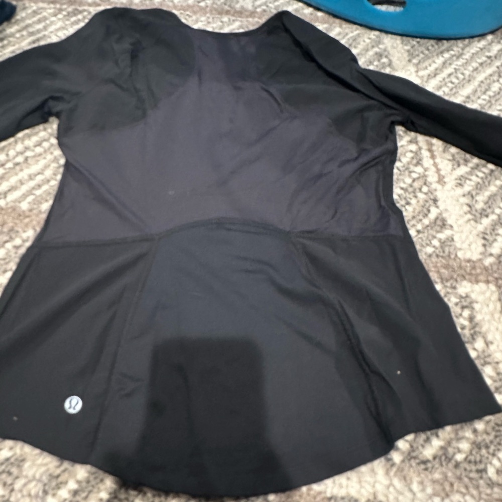 Lululemon women’s Black Long Sleeve spandex and mesh Athletic Top